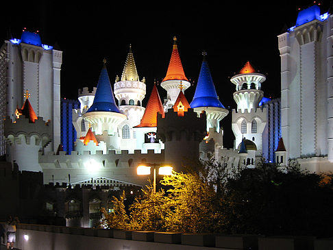 Hotel Excalibur bei Nacht Fotos