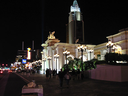 Hotel MGM bei Nacht Fotos